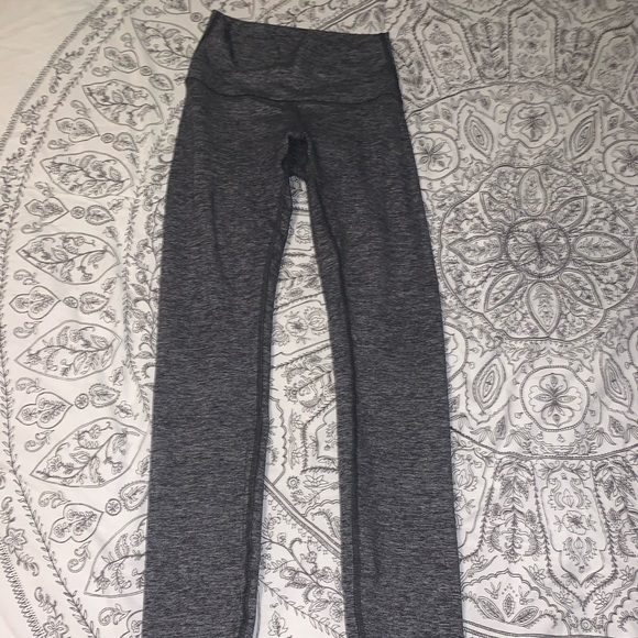 Lulu lemon grey leggings - Picture 2 of 3